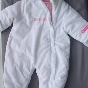 Carter’s baby girl sz 3-6 Months Winter Snowsuit Zip White Soft Plush Pram